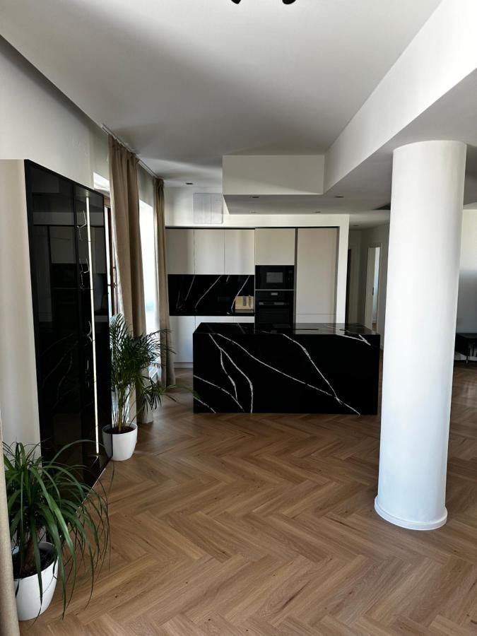 브라티슬라바 Luxury Penthouse At The Historical Centre With Free Parking 아파트 외부 사진