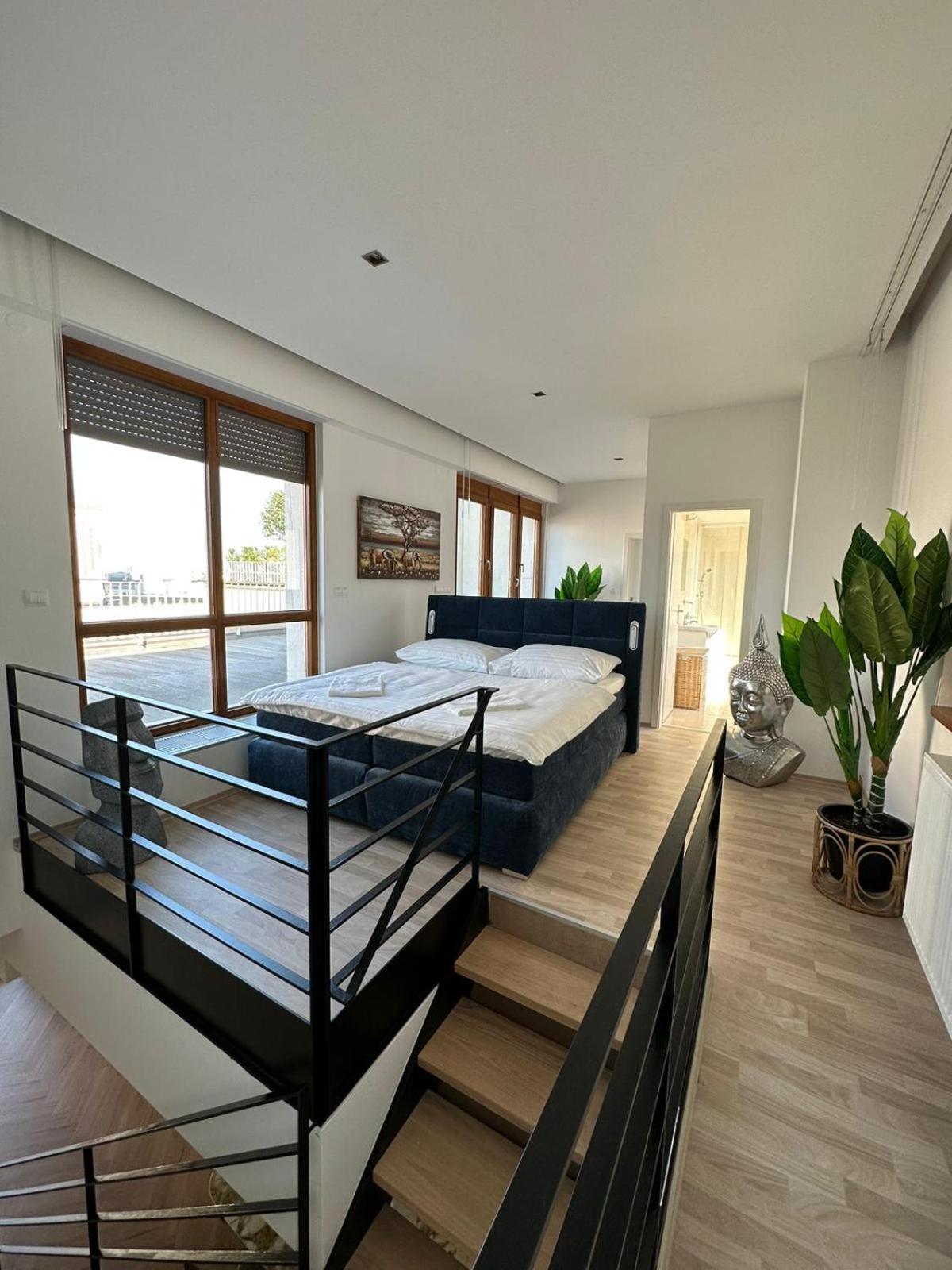 브라티슬라바 Luxury Penthouse At The Historical Centre With Free Parking 아파트 외부 사진